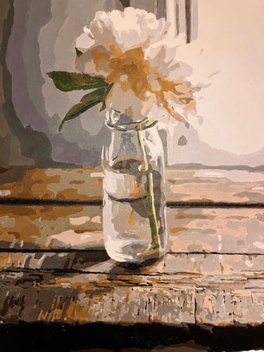 Valmis White Peony in a Glass -numeromaalaus asiakkaan seinällä