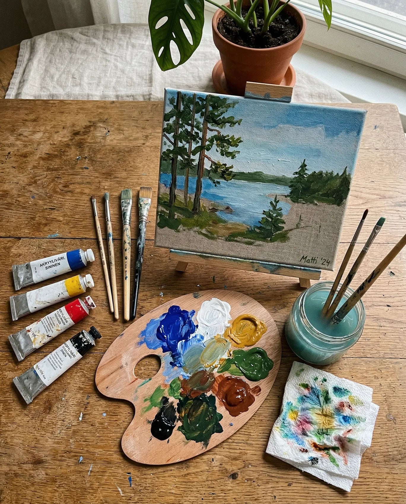 Akryylimaalaus aloittelijalle — opas välineisiin, tekniikoihin ja maalaamiseen