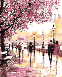 Thumbnail for Romanttinen kevätnäkymä, jossa ihmiset kävelevät kirsikankukkien reunustamalla rantakadulla vaaleanpunaisen lehtikatoksen alla.