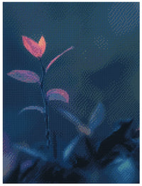Thumbnail for Timanttimaalaus mallikuva – yksittäinen pinkinsävyinen lehti kohoamassa tummasta, sinertävästä kasvillisuudesta, lämmin valopilkku korostaa sen muotoa.
