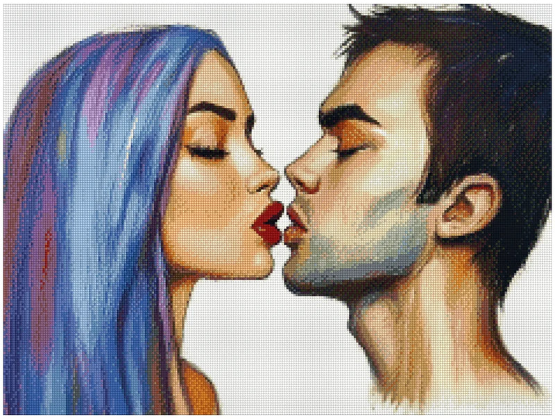 Timanttimaalaus mallikuva – lähikuva suudelmasta, jossa nainen sinivioletilla tukalla ja kirkkaanpunaisella huulipunalla kohtaa miehen, tunnelma on romanttinen ja taiteellinen.