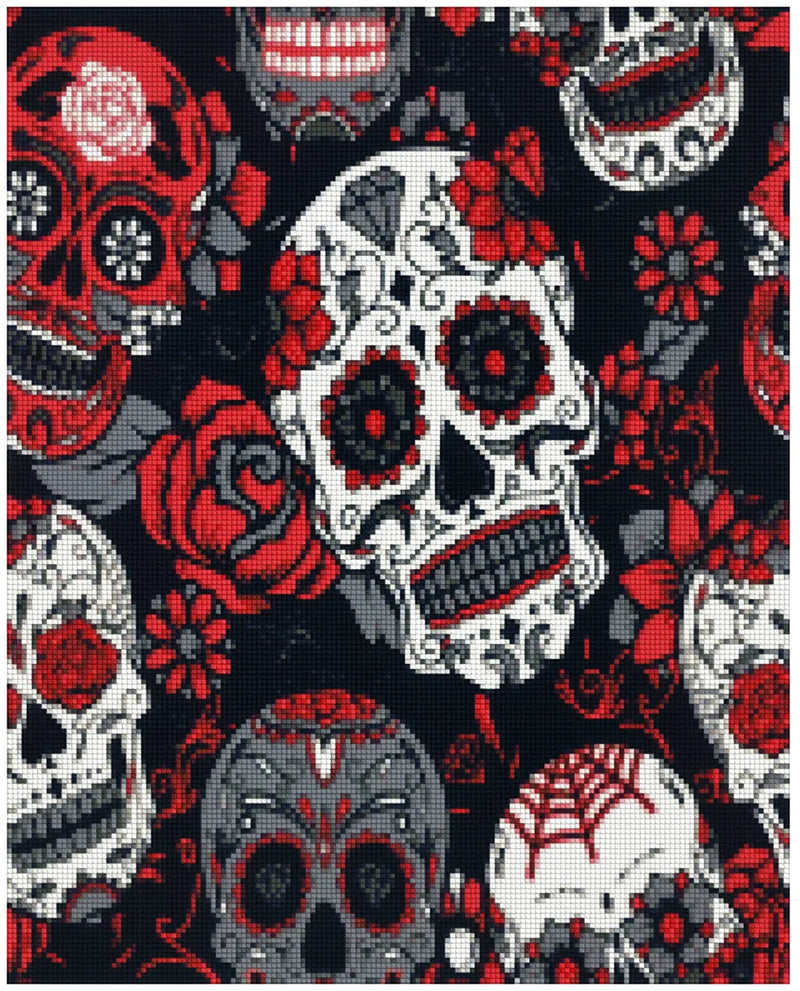 Timanttimaalaus mallikuva – koristeellisia sugar skull -tyylisiä kalloja punaisen, valkoisen ja harmaan sävyissä tummalla taustalla, runsaita kukka- ja ruusuelementtejä.