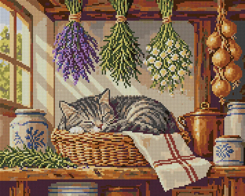 Tabbykissa nukkumassa kuivuvien yrttien keskellä, 50x40 cm timanttimaalaus – koko kuvion esikatselu