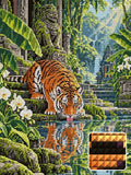 Thumbnail for Tiger at the Temple Pool, 60x80 cm timanttimaalaus – lopullisen kuvion esikatselu ja lähikuva neliönmuotoisista timanteista